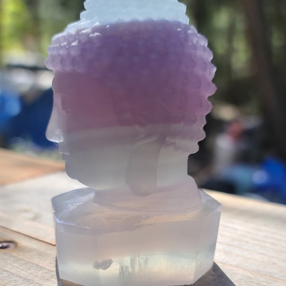 Fluorite handcarved crystal Buddha bust - Picture 5 of 8